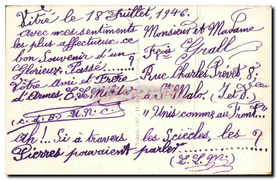 Vitré (Il-et-V) — La Cour du Château féodal, à gauche la galerie gothique, à droite la Tour de la Madeleine — Mozais — Reverso