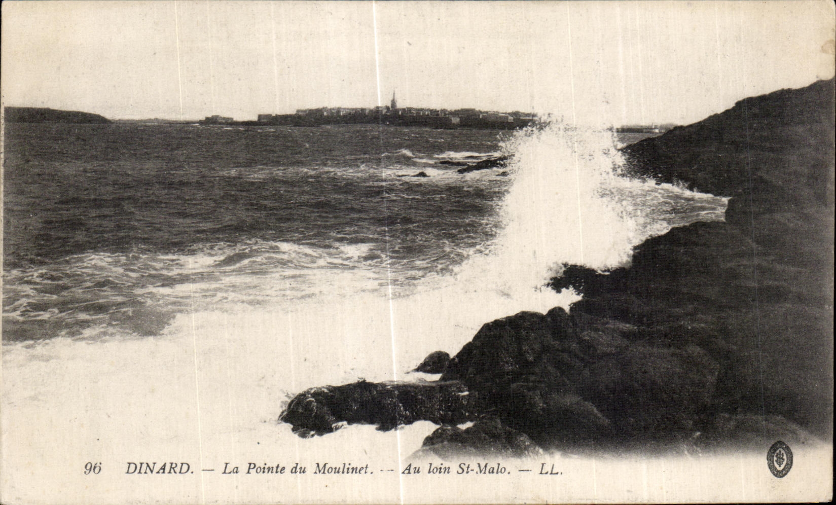 Dinard — La Pointe du Moulinet — Au loin St-Malo — LL.