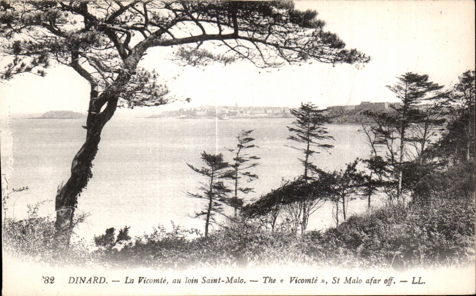Dinard — La Vicomté au loin Saint-Malo — LL