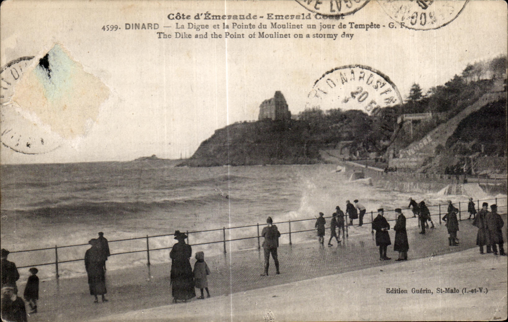 CPA Dinard La Digne et la Pointe du Moulinet un jour de Tempete