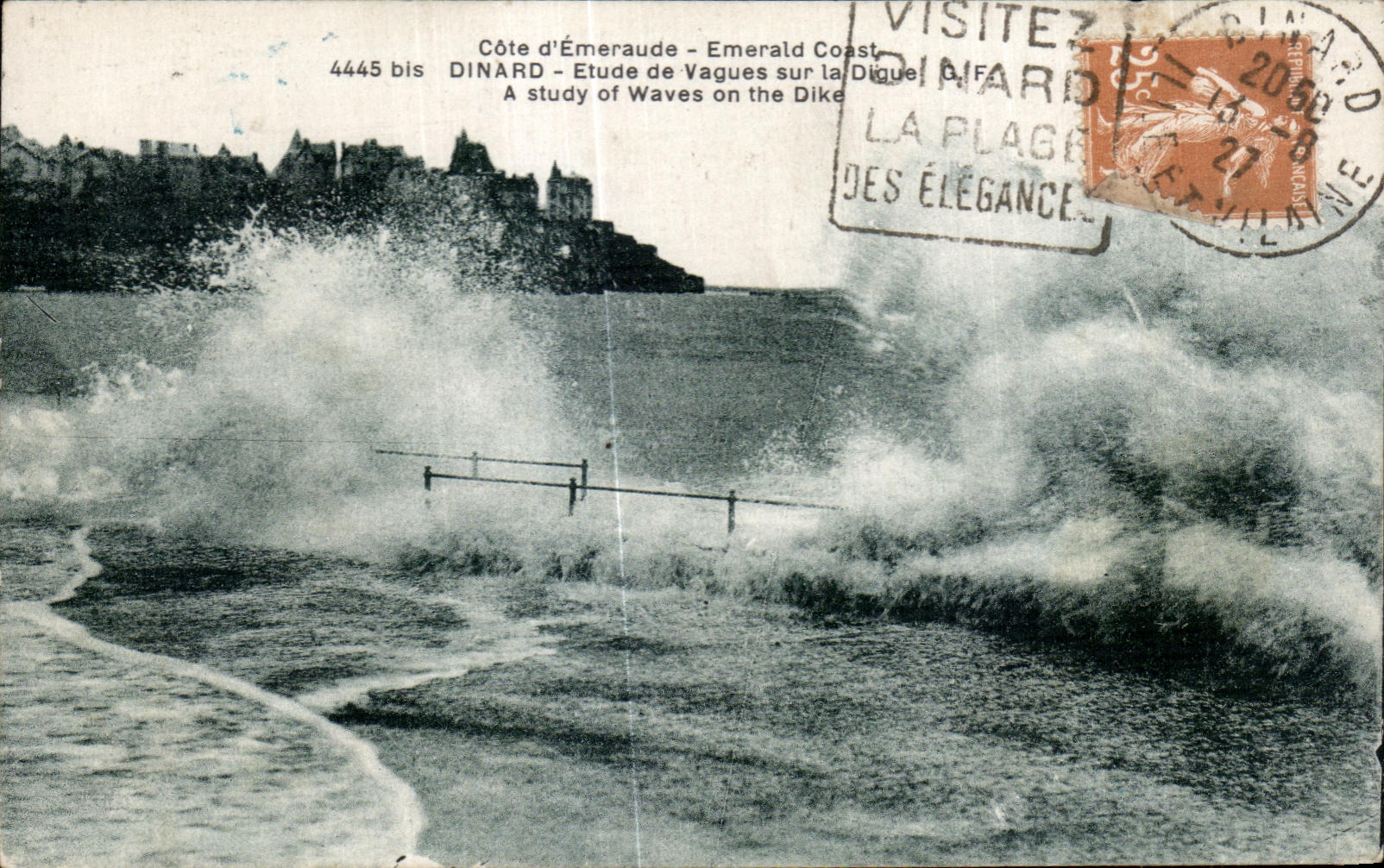 Côte d'Émeraude - Emerald Coast — Étude de Vagues sur la Digue — Éditeur Guérin, n° 4445 bis