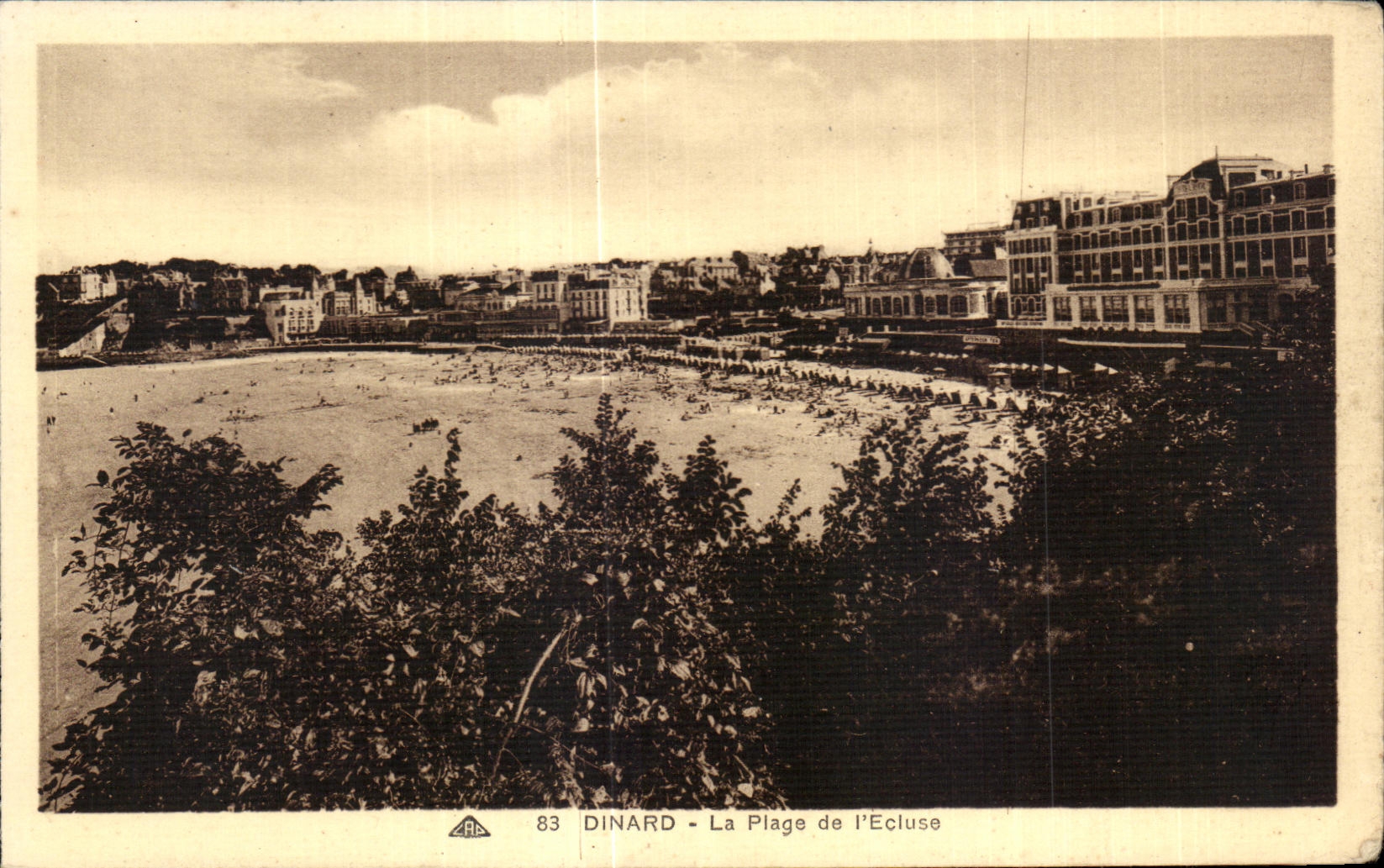 DINARD - La Plage de l'Ecluse — CPA n°83 — éditeur A.R.A.