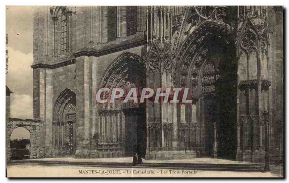 CPA Mantes La Joile La Cathedrale les Trois Portails