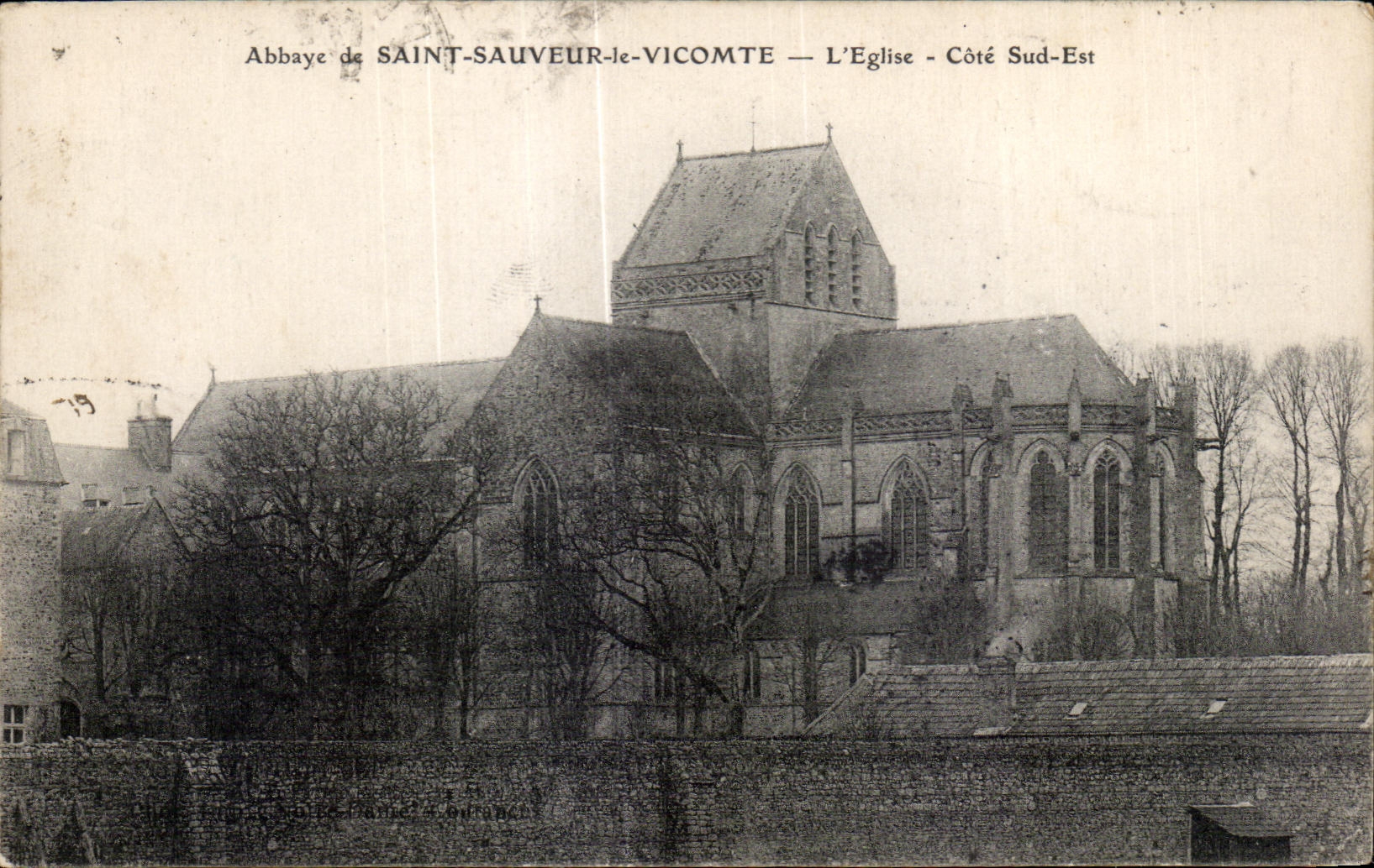 Abbaye de Saint-Sauveur-le-Vicomte — L'Église — Côté Sud-Est