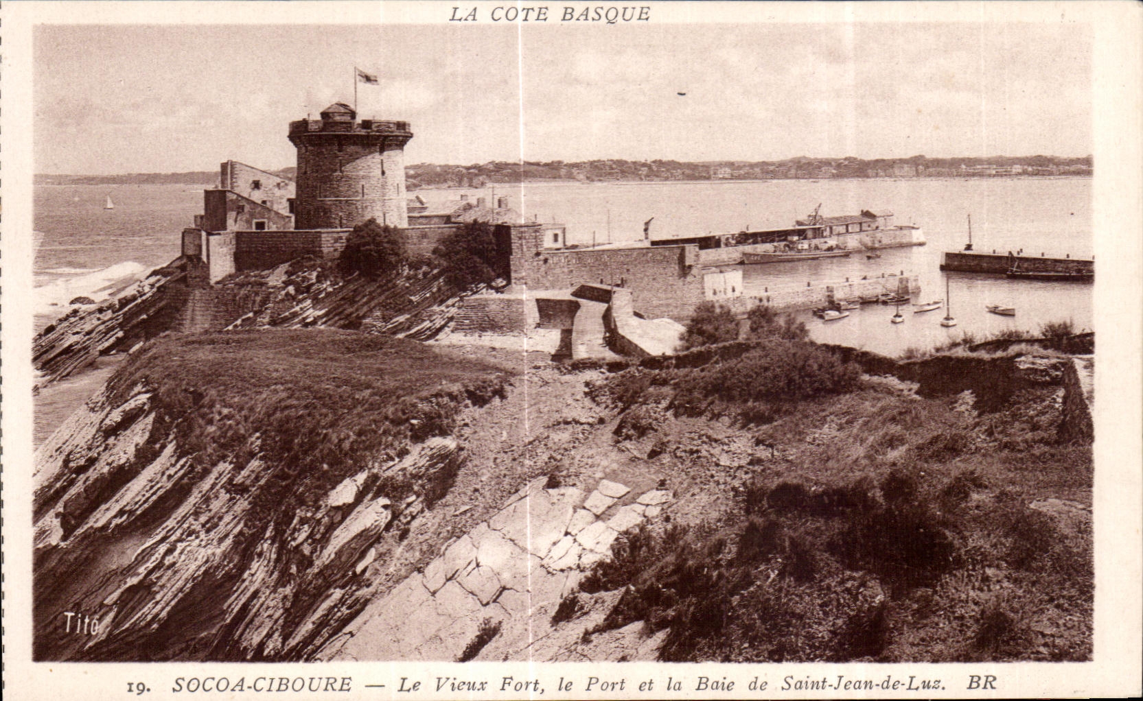 CPA La Cote Basque Socoa Ciboure Le Vieux Fort le Port et la Baie de Saint Jaen de Luz