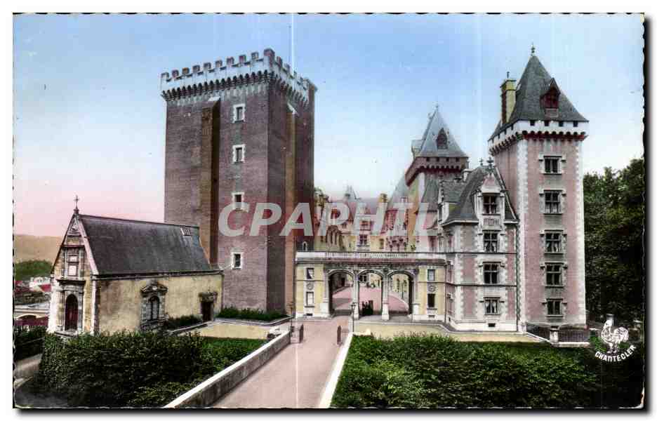 CPA Pau (Basses Pyrenees) Le Chateau Henri IV et sa Cour d Honneur