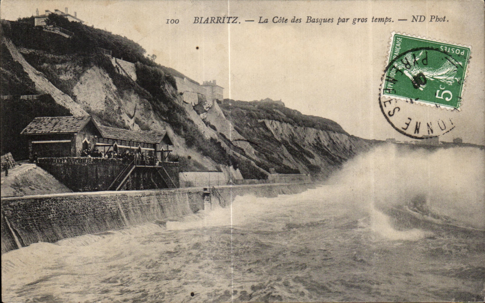 Biarritz — La Côte des Basques par gros temps — ND Phot.