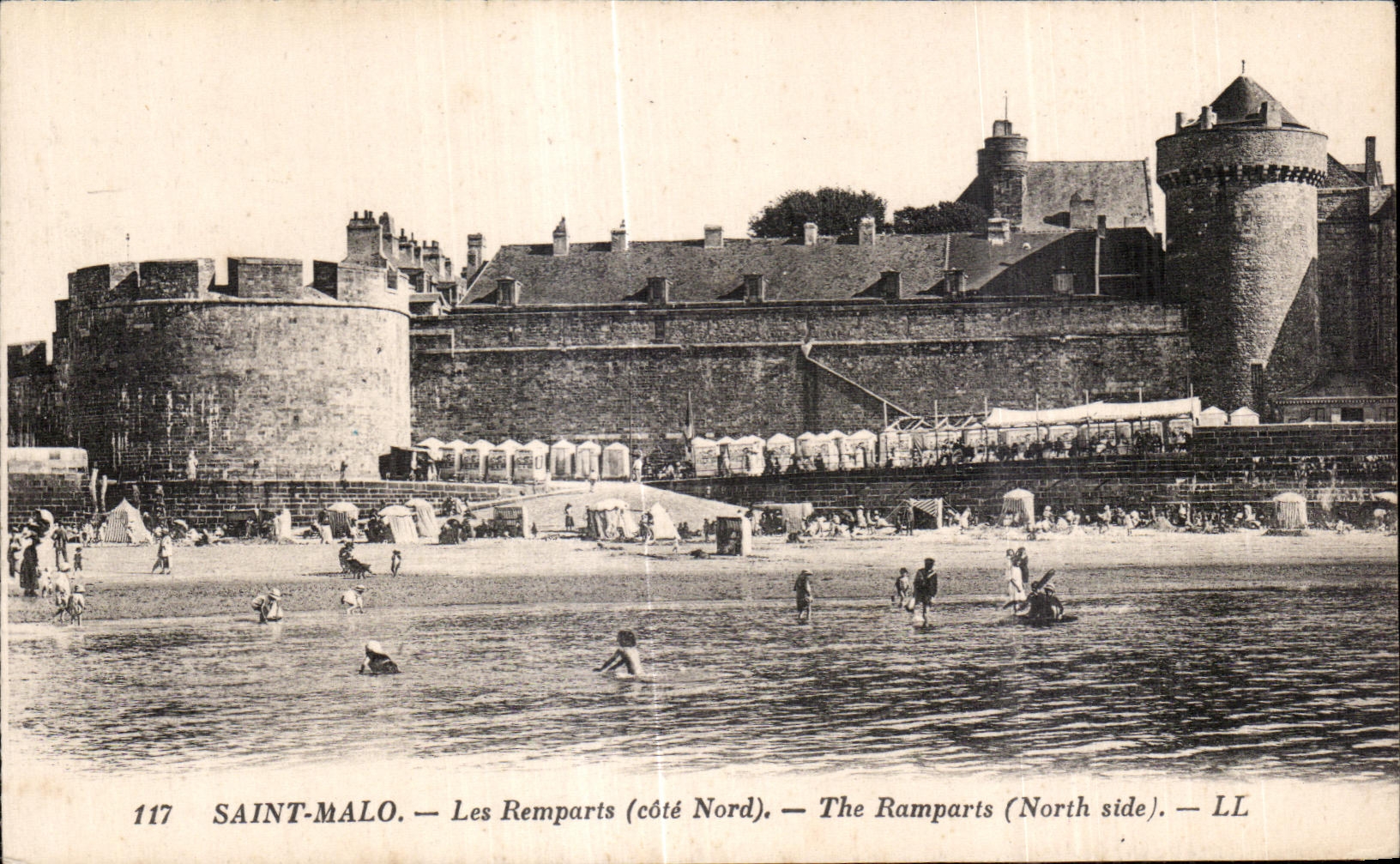 CPA Saint Malo Les Remparts The ramparts