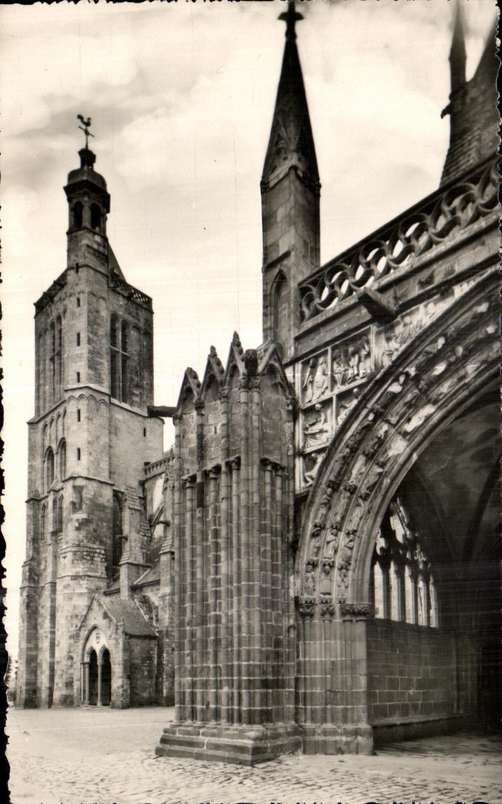 Dol (Il-et-V.) — La Cathédrale. Le Porche principal — Édition Frochard