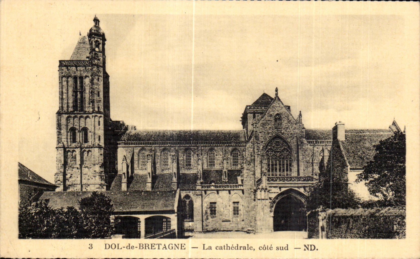 Dol-de-Bretagne — La cathédrale, côté sud — ND.