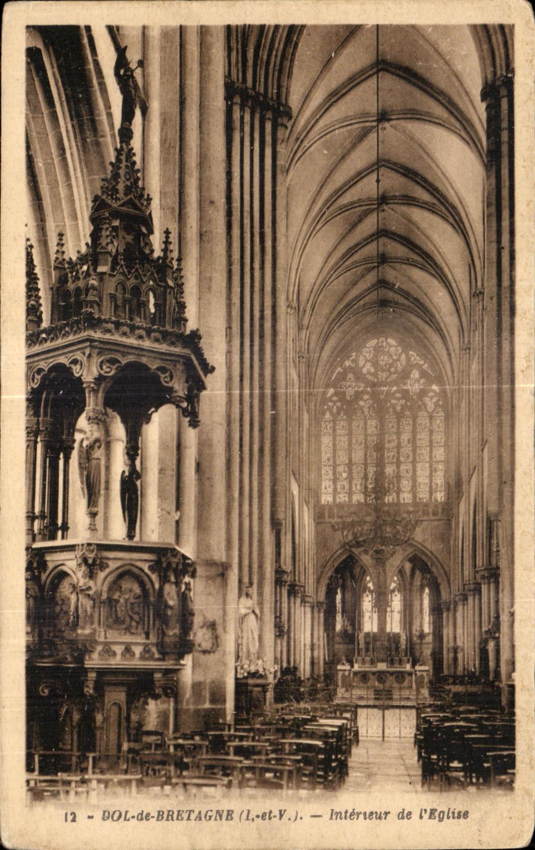Dol-de-Bretagne (Ille-et-Vilaine) — Innenansicht der Kirche