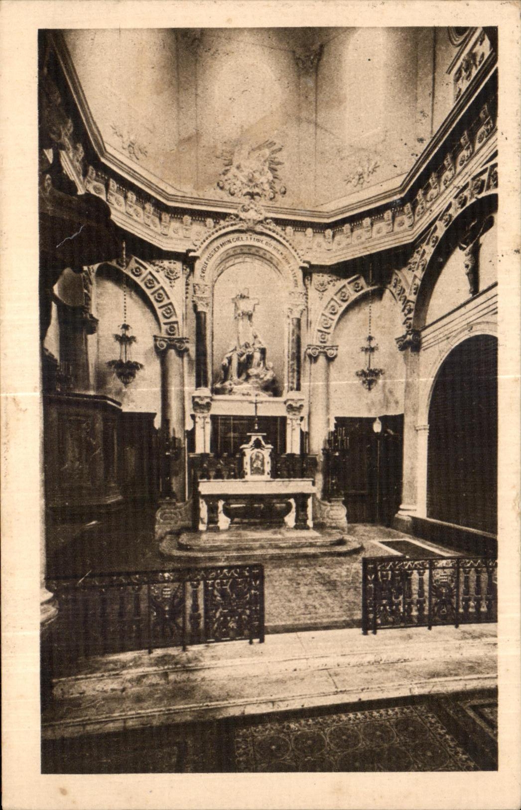 La Chapelle des Carmélites de Lizioire — Sanctuary of the Nuns' Choir — éditeur DENOËL