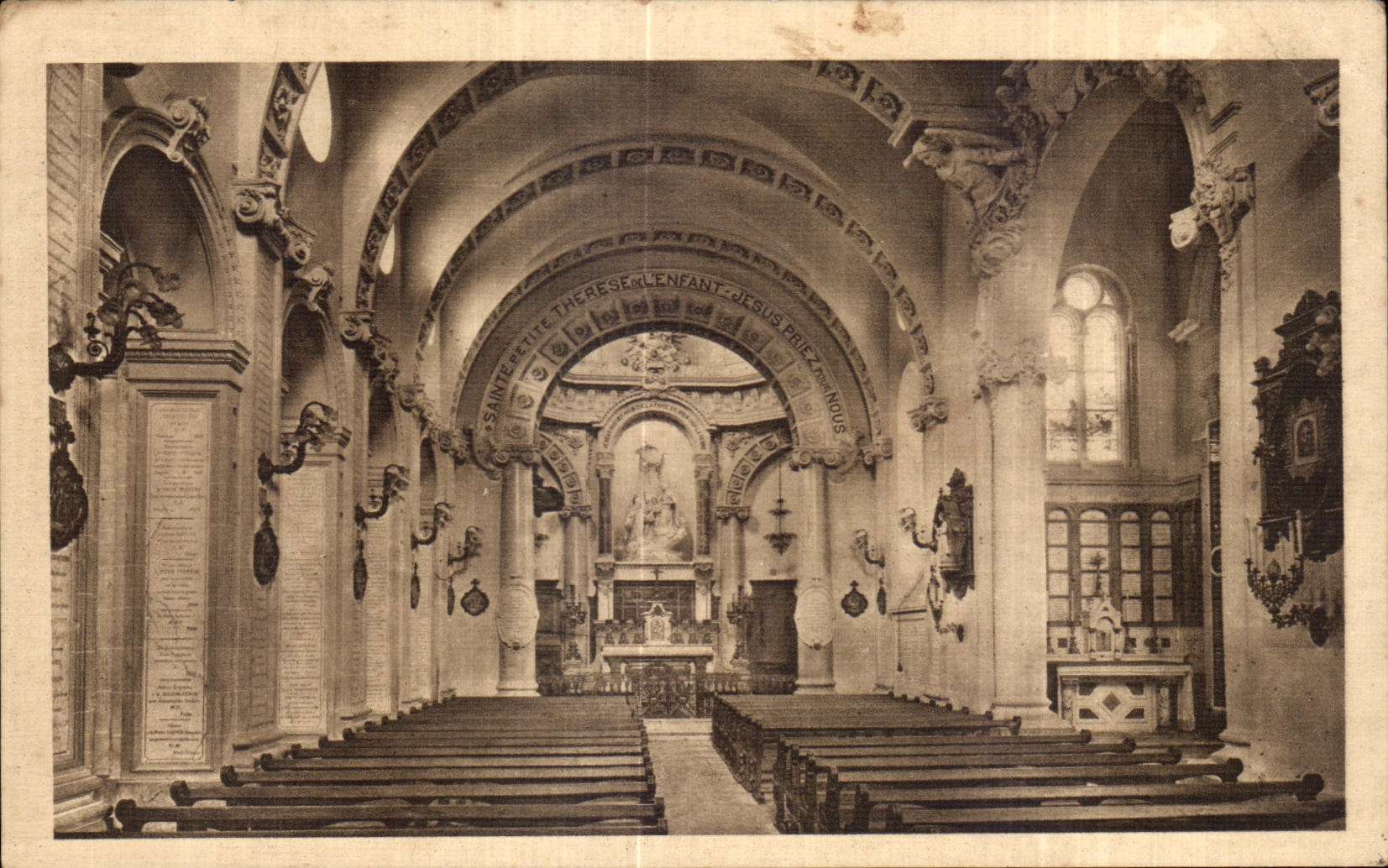Chapelle des Camalées de Liseux — intérieur — éditeur Déross