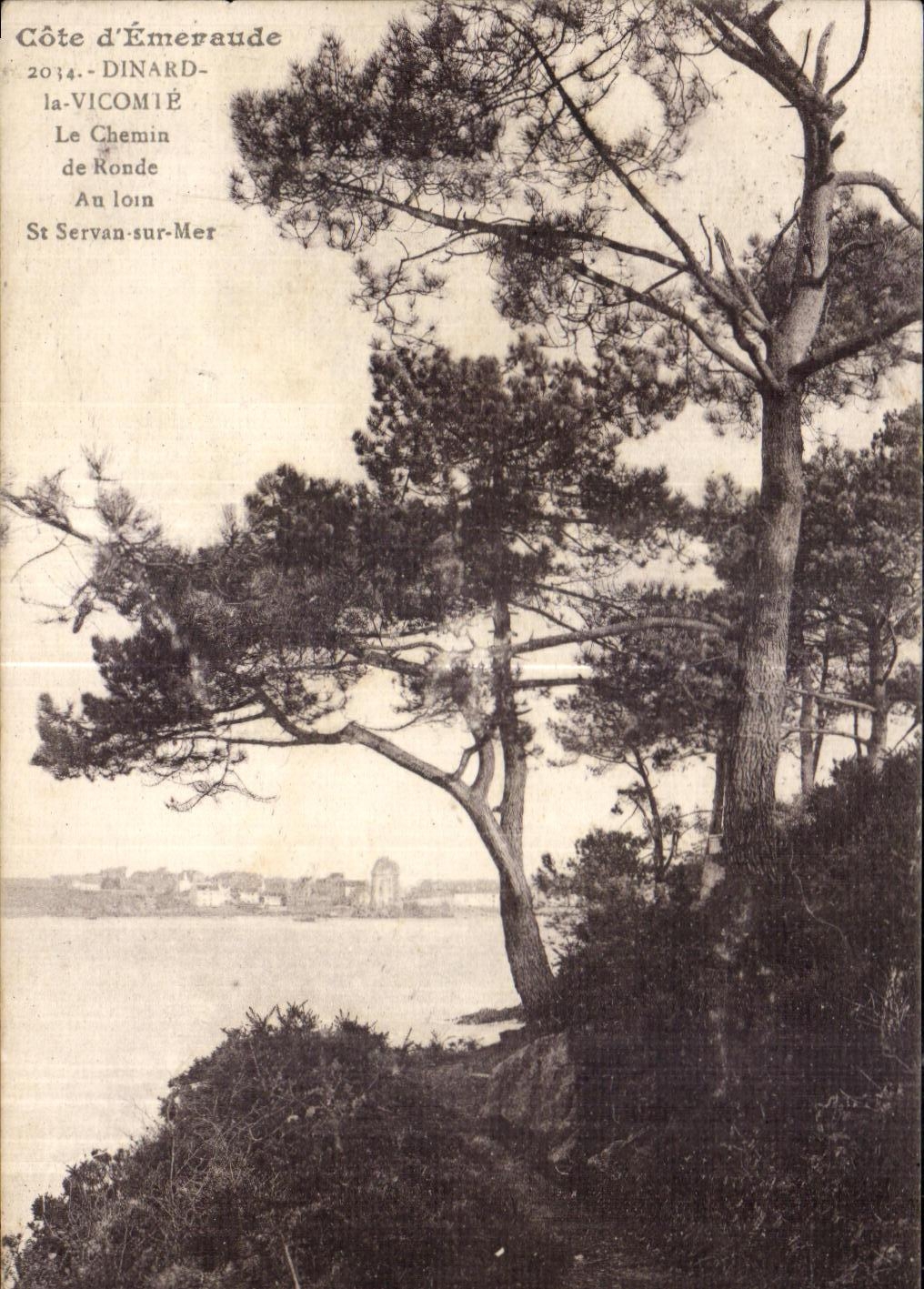 Côte d'Émeraude — Dinard-la-Vicomière, Le Chemin de Ronde, Au loin St Servan-sur-Mer — Laurent-Nel, Rennes