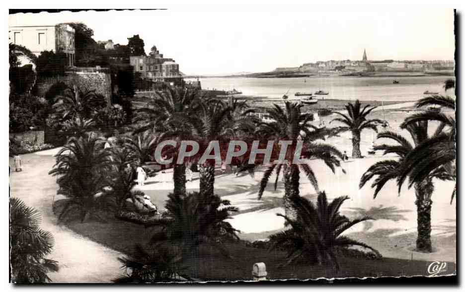 Dinard - La Palmerale — Au fond, Saint-Malo — Réal-Photo, Paris