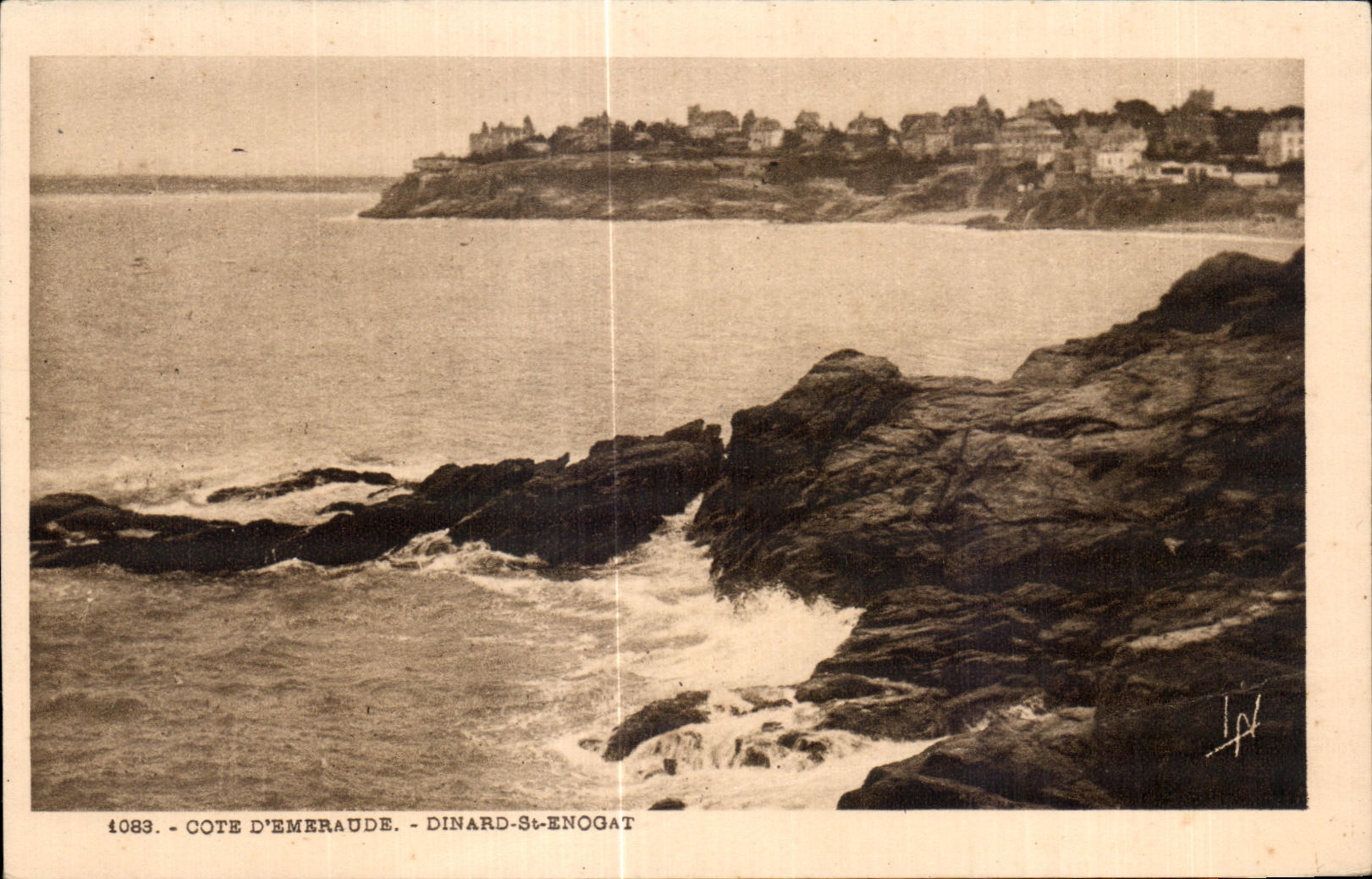 Côte d'Émeraude - Dinard-St-Enogat — vue des rochers et du littoral — éditeur Laurent-Nel, Rennes, n° de série 4083