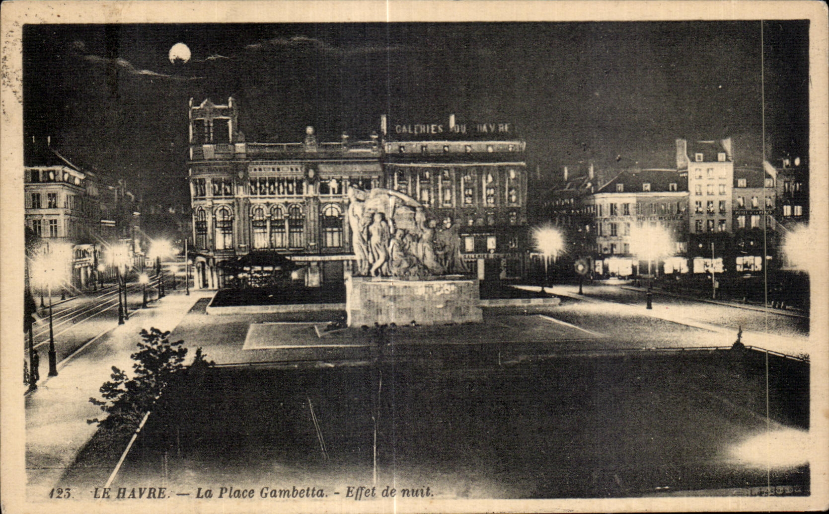 CPA Le Havre La Place Gambetta Effet de nuit