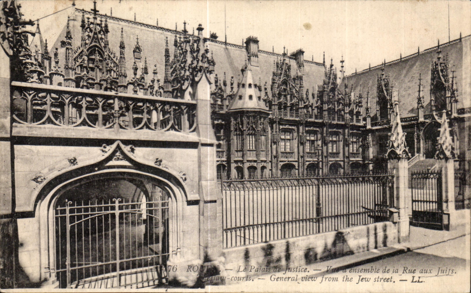 CPA Rouen Le Palais De Justice Vue a ensembte de ia Rue aux Juits