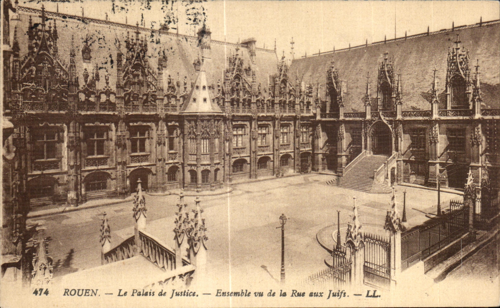 CPA Rouen Palais de Justice Eusemble vu de la Rue aux Juifs
