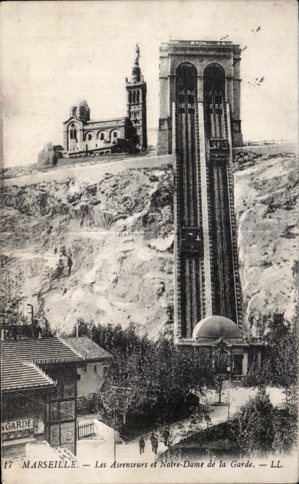 CPA Marseille Les Aseenseurs et Notre Dame de la Garde