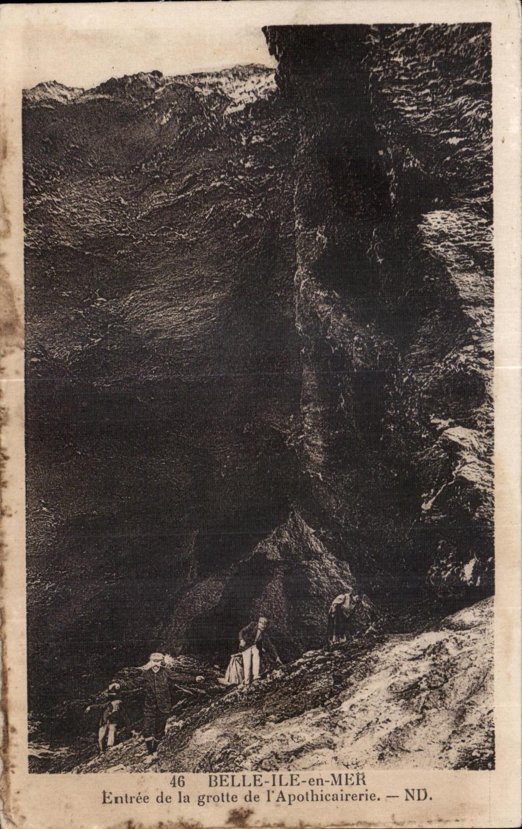 Entrée de la grotte de l'Apothicaire — Belle-Île-en-Mer — ND.
