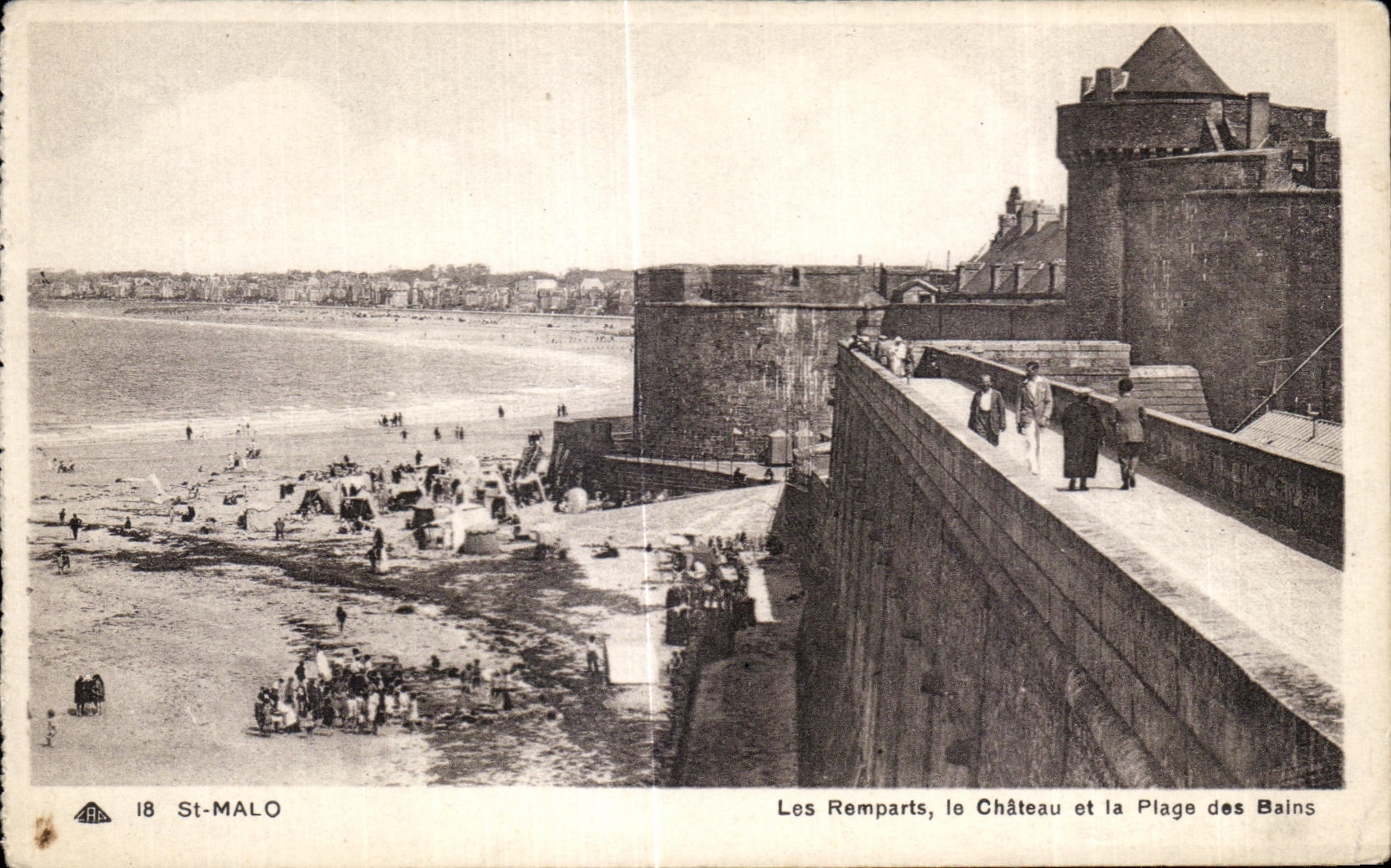 St-Malo — Les Remparts, le Château et la Plage des Bains — St-Malo
