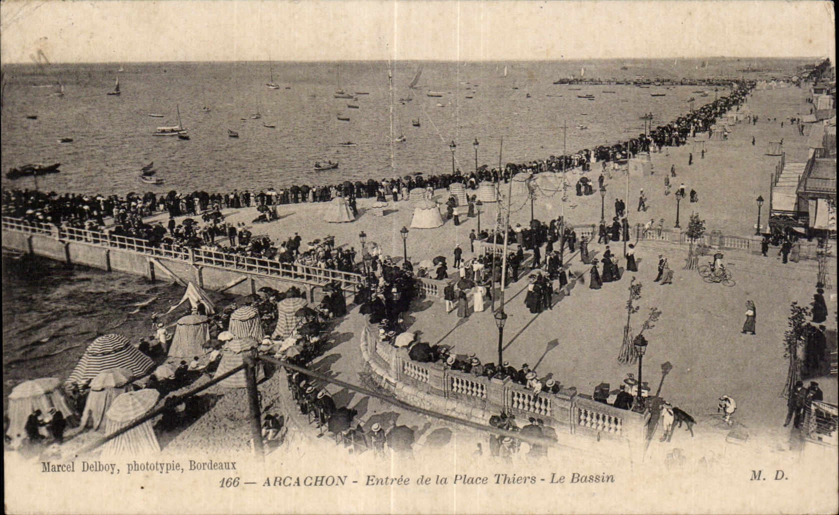 Arcachon — Entrée de la Place Thiers - Le Bassin — Marcel Delboy, phototypie, Bordeaux, n°166