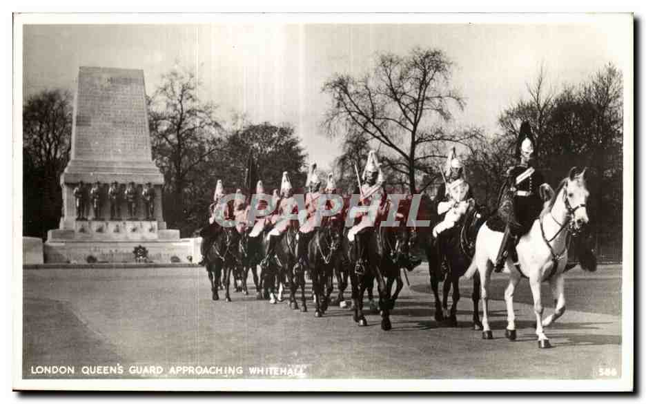 CPA London Queens Guard Approching Whitehall Militaria Soldat