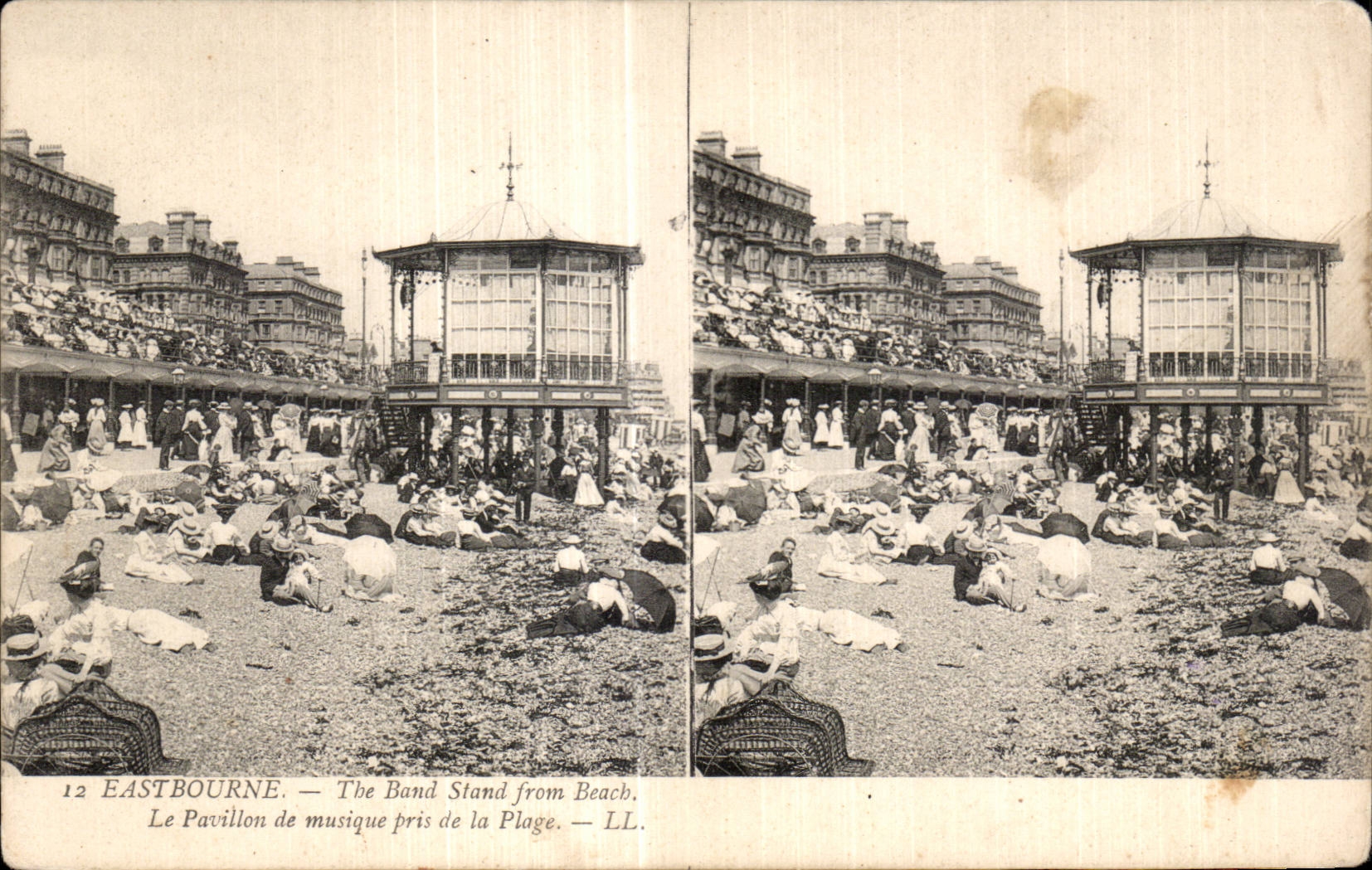 Carte Stereoscopique - Eastbourne - The Band Stand from the Beach