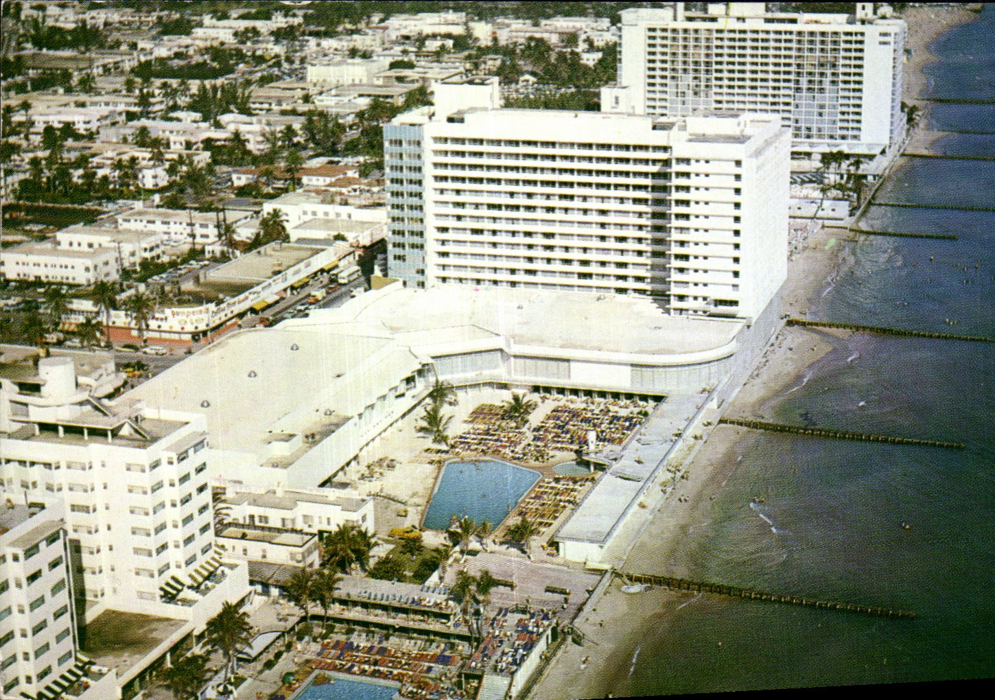 CPA Looking along the aceanfront at Miami Beach s