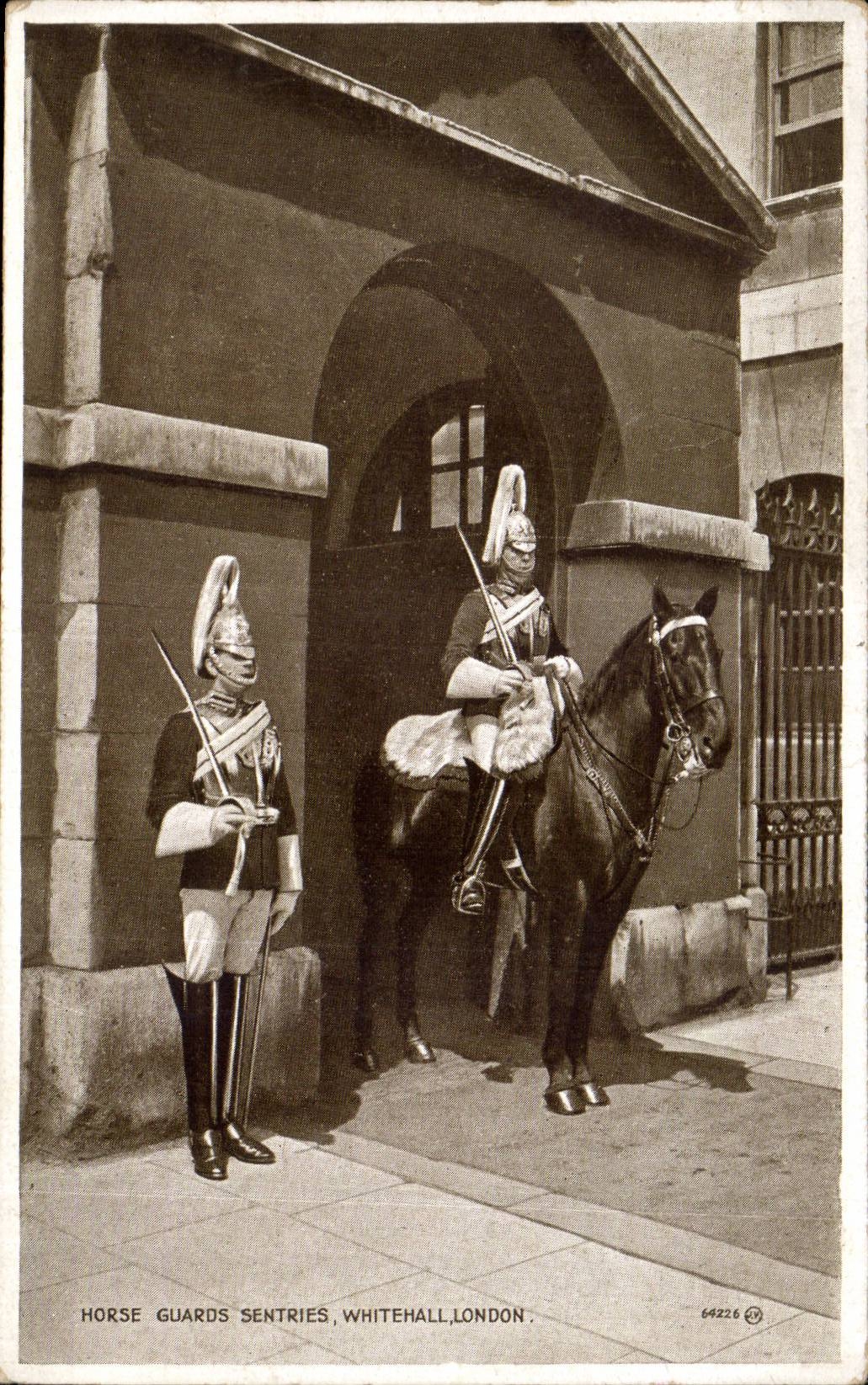 CPA Horse Guards Sentries Whitehall london Uniforme Militaria 