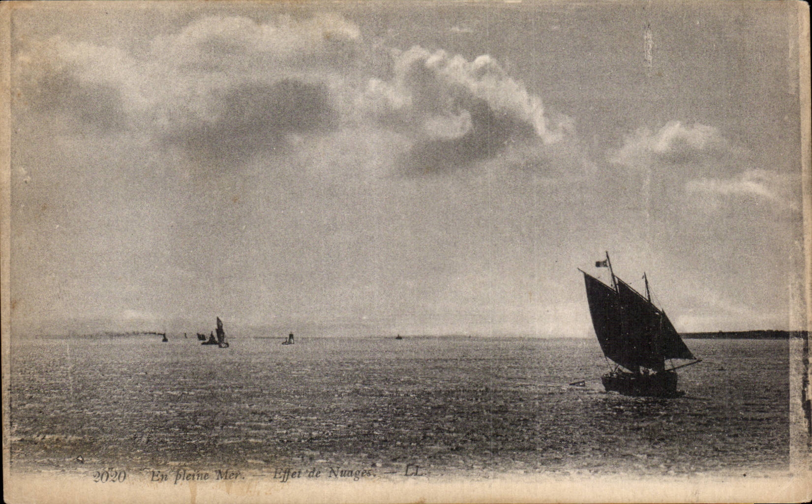 CPA Bateau En Pleine Mer Voilier 