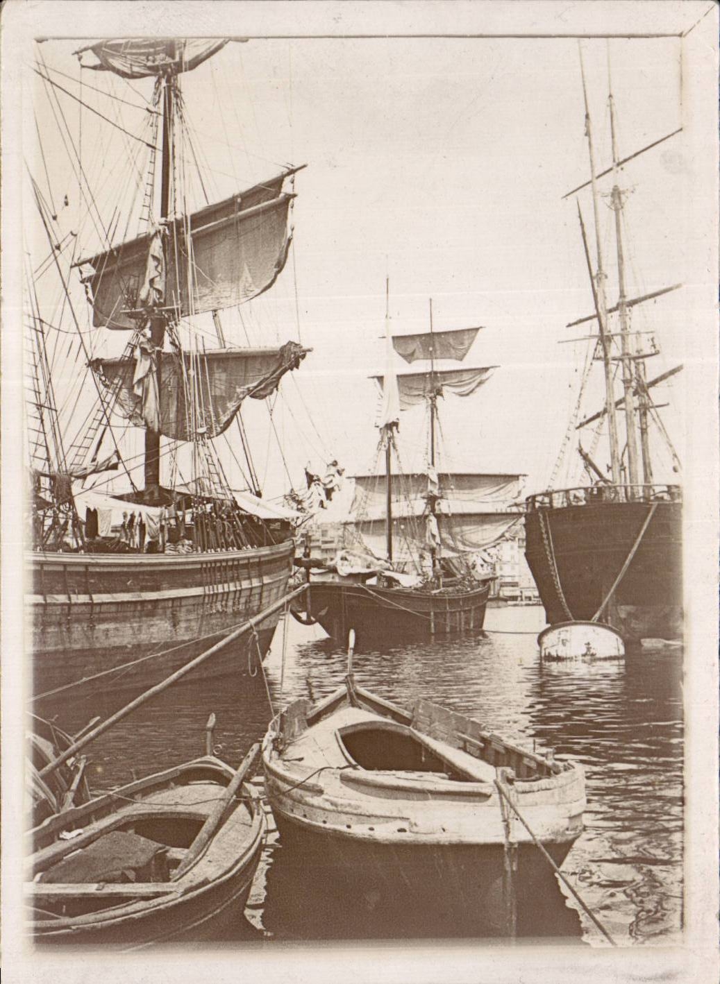 Port avec navires à voile — vue de port — éditeur inconnu