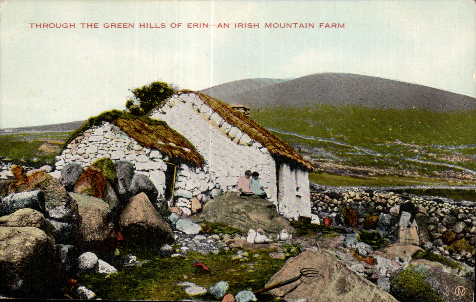 CPA Through The Green Hills Of Erin An Irish Mountain Farm Irlande ireland 