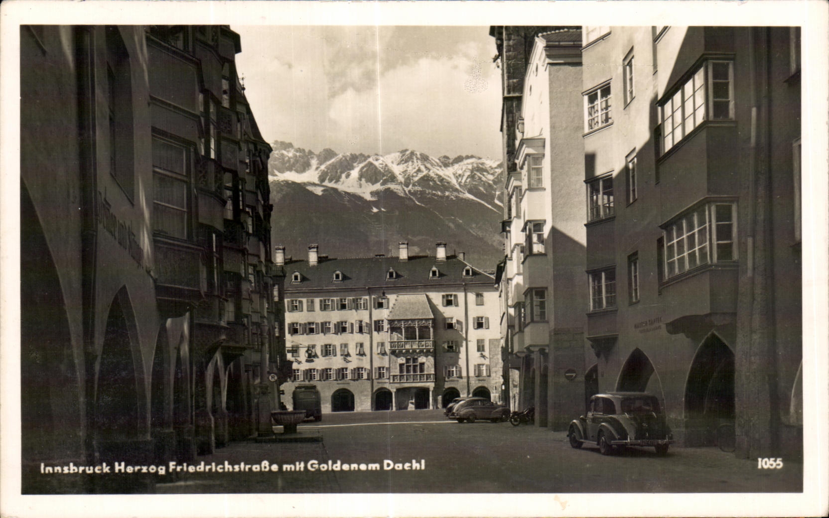 CPA Innsbruck Herzog Frledrlchstrabe mit Goldenam Dachl