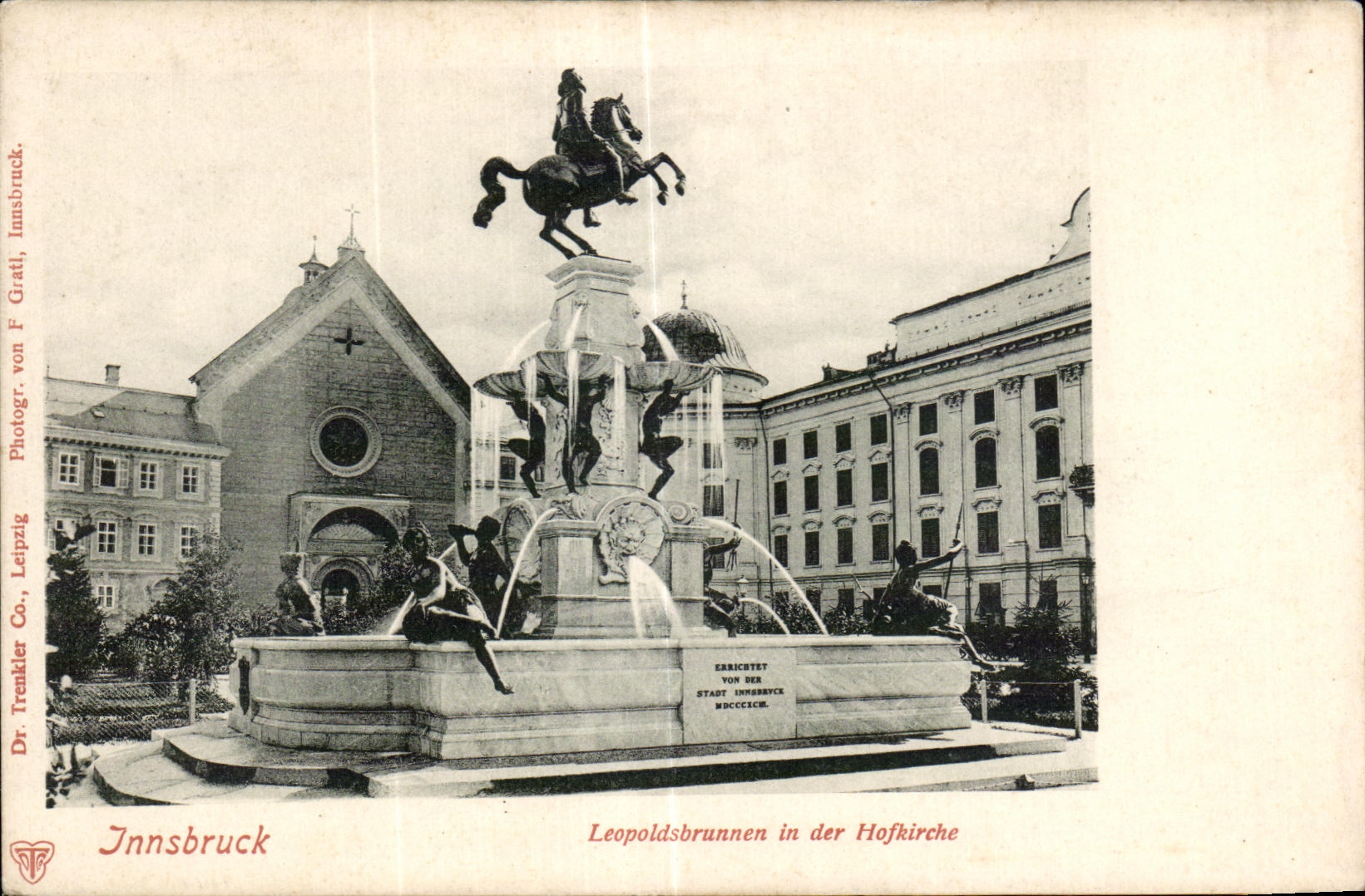 CPA Innsbruck Lepoldsbrunnen in der Hofkirche 
