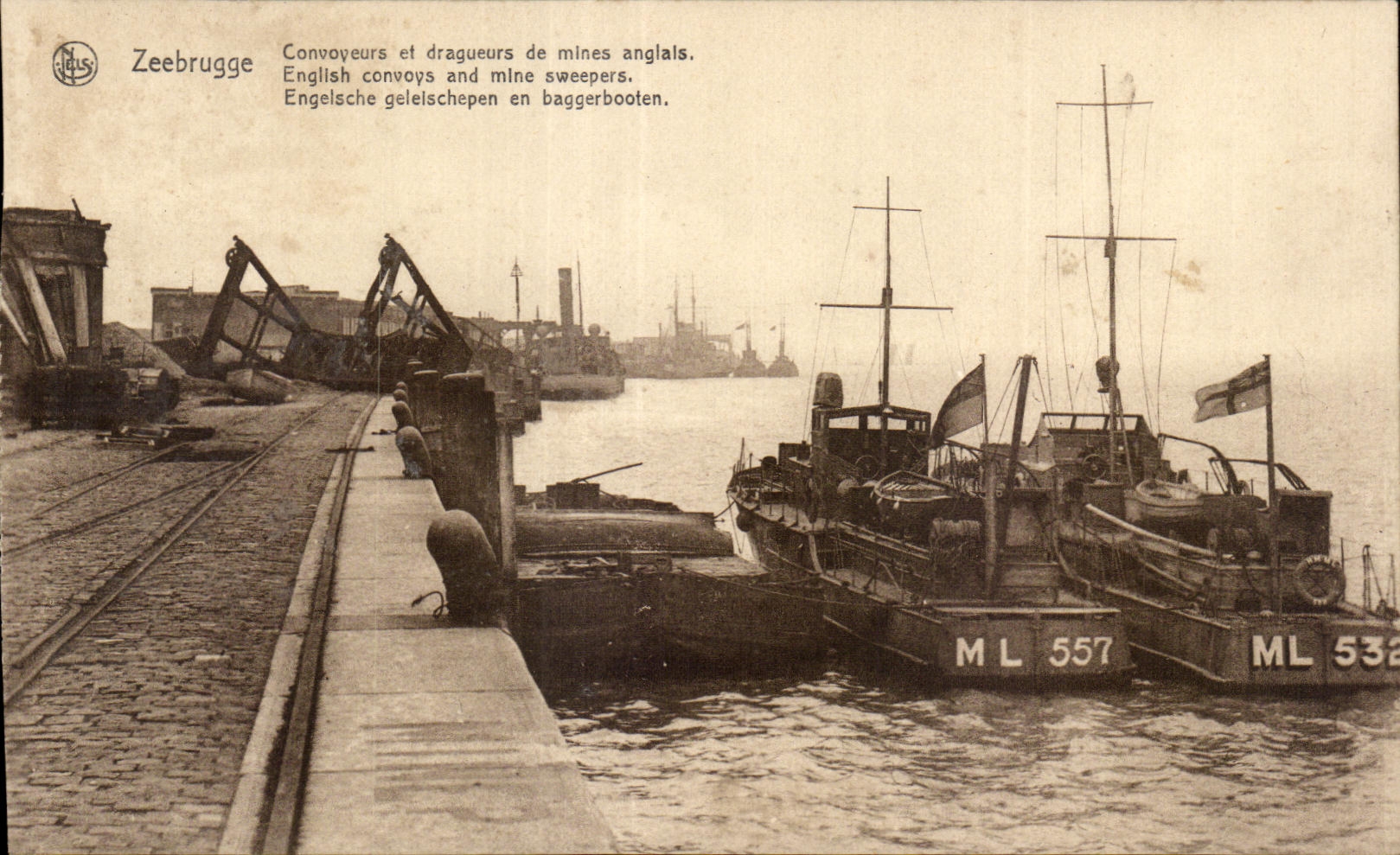 CPA Zeebrugge Convoveurs Et dragueurs de mines anglais English convovs and mine Bateau