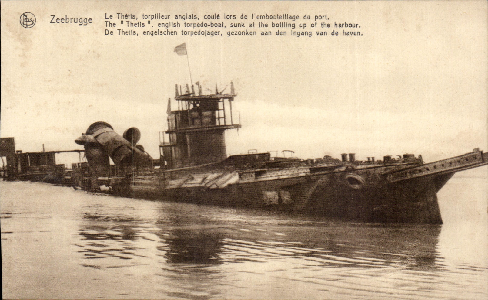 CPA Zeebrugge Le Thells torplleur anglais lors de i embouteillage du port 
