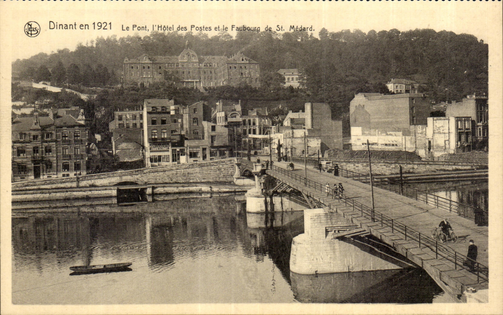 CPA Dinant Le pont L Hotel des Postes et le Fauboure de St