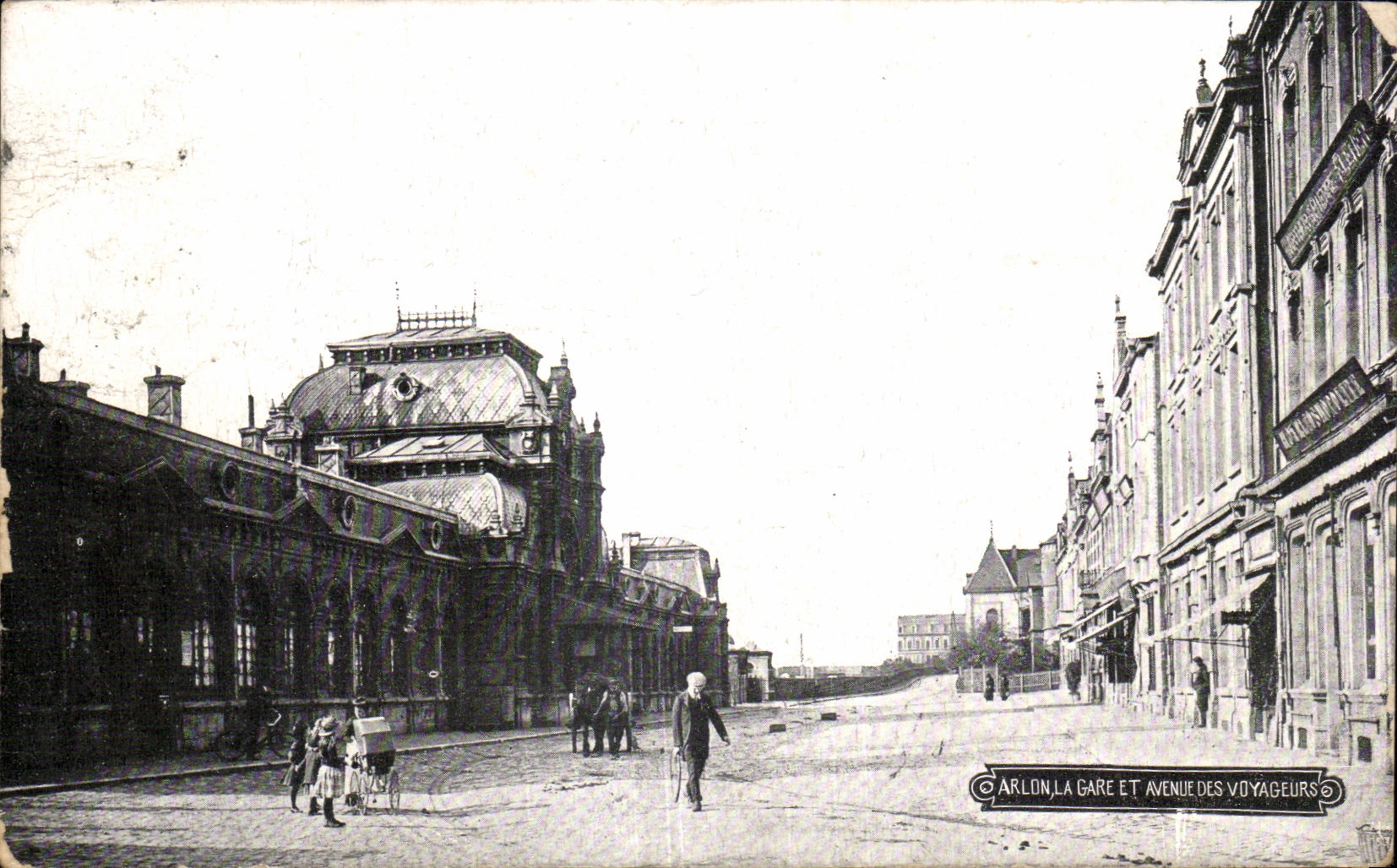 CPA Arloin La gare et avenue des voyageurs