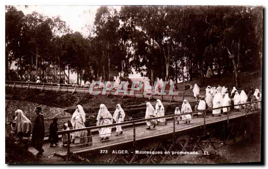 CPA Algerie Alger Mauresques en promenade