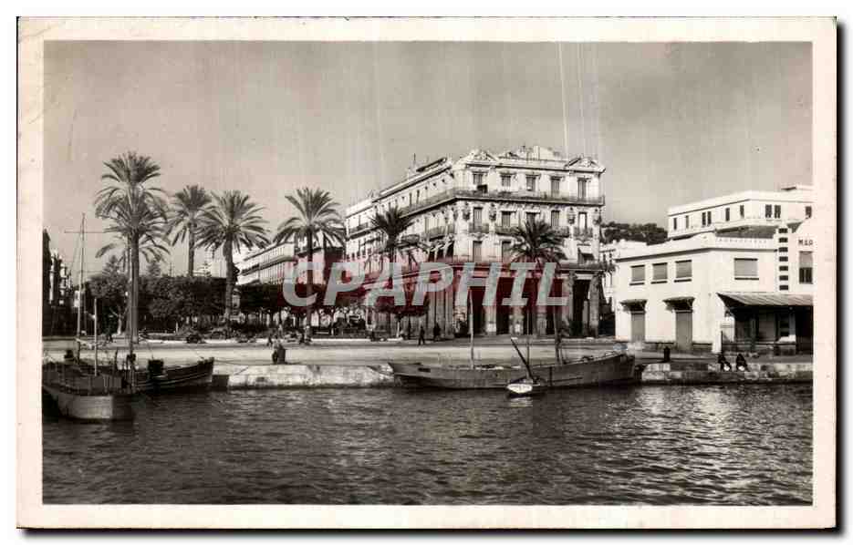 CPA Algerie Bone Un coin du Port et Place Thiers