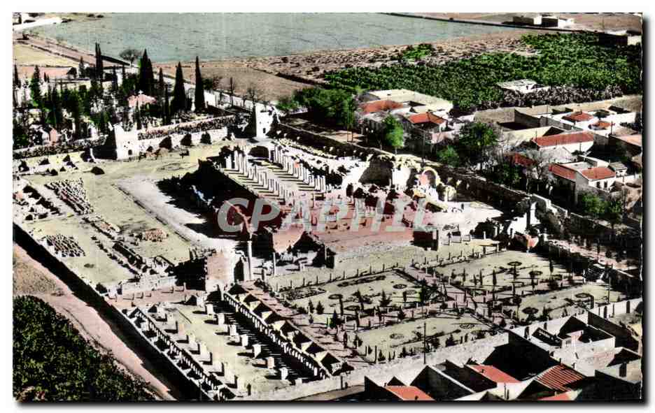 CPA Algerie TEBESSA (Algerie) Vue generale sur les ruines romaines de la basilique 