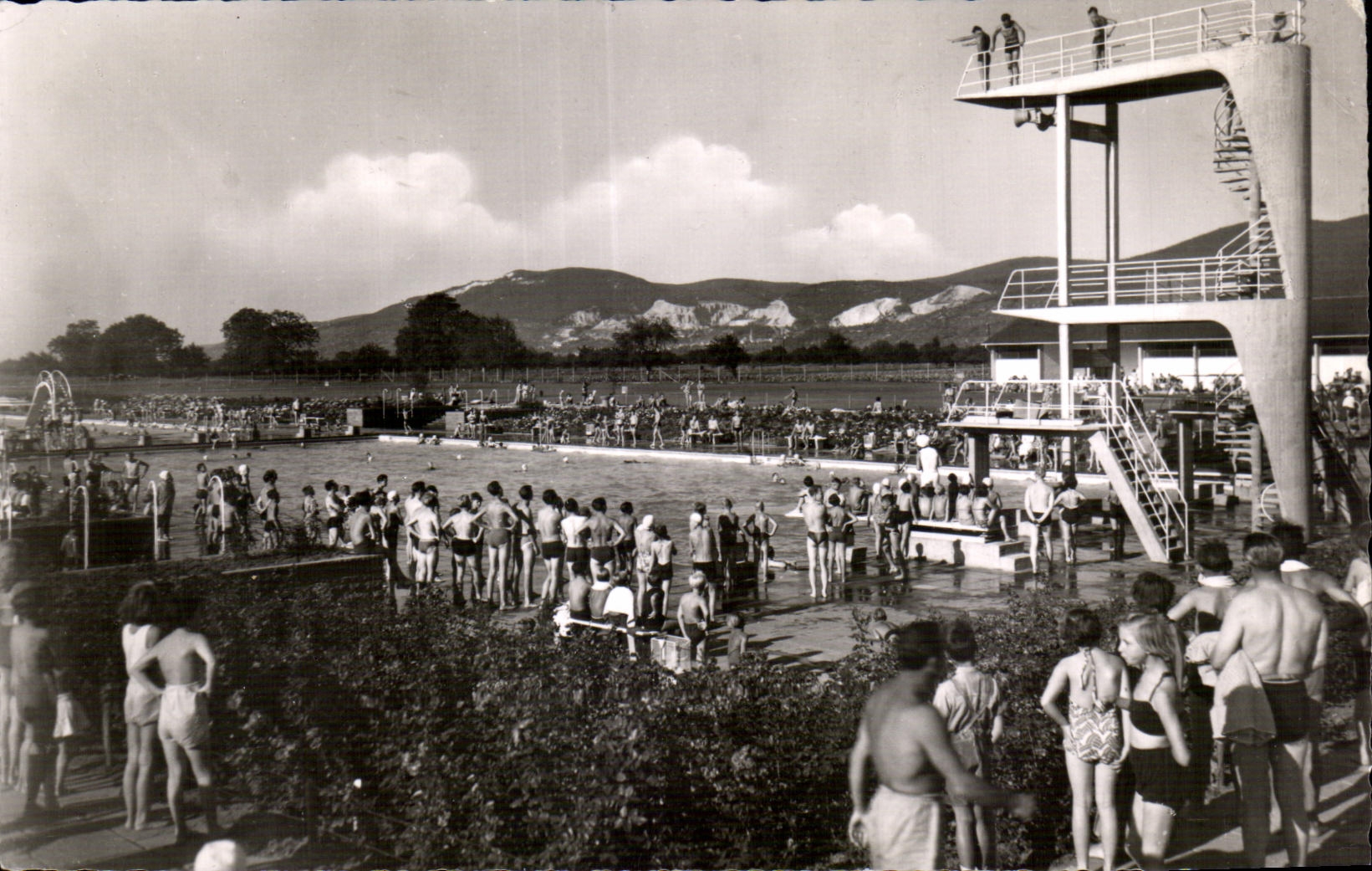 CPA Heidelberg Neues Schwimmbad mit Blick auf die Bergstrasse