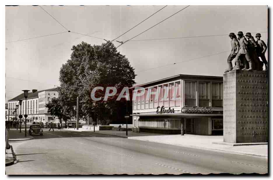 CPA Kaiserslautern Plalz Fruchthailstrasse mit Kriegerdenkmaf