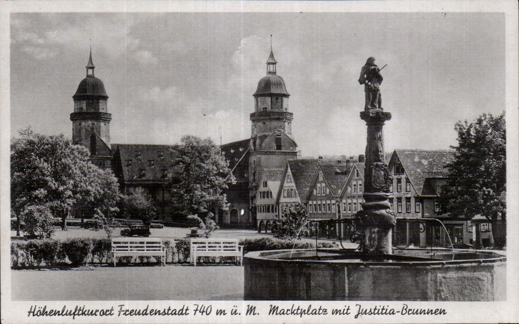 CPA Hohenluftkucoct Freudenstadt 749m u M Macktplatz mit Justitia Beunnen