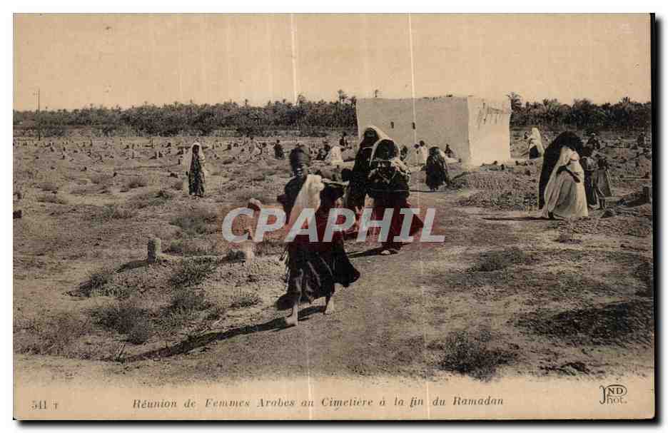 Réunion de Femmes Arabes au Cimetière à la fin du Ramadan — JND Hot. n° 541