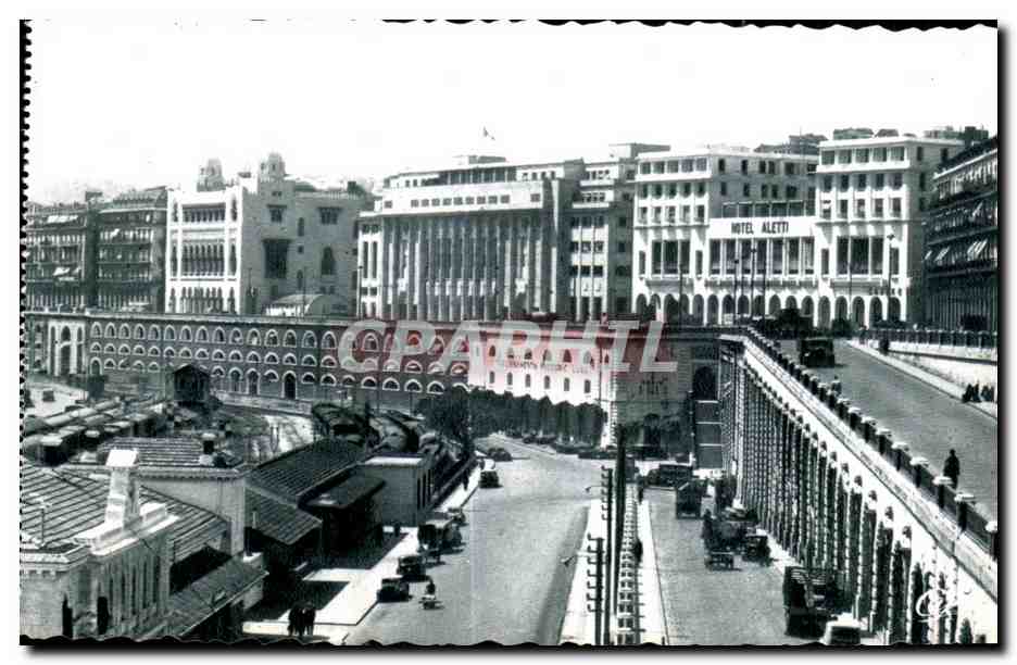 CPA Algerie Alger 473 - Le boulevard carnot la Mairie (les Freres Niermans et J Ferile archit ) et la Prefecture 