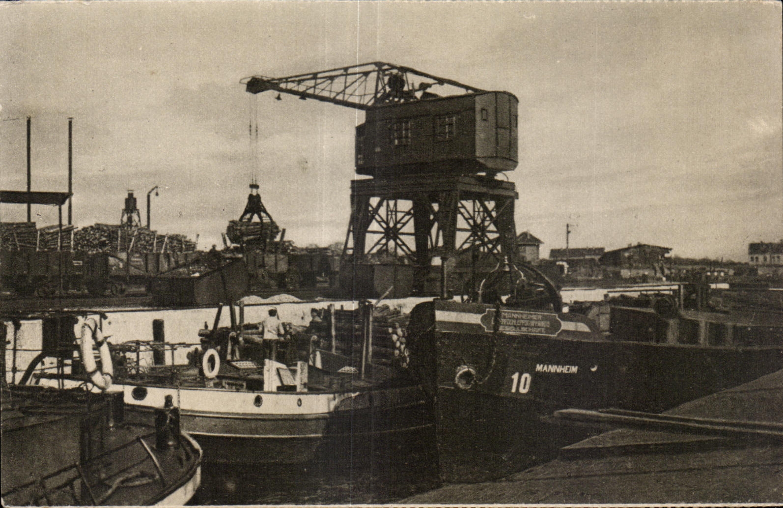 CPA Essen Rhein Herne Kanal Aus dem Bergfiskalischen Hafen