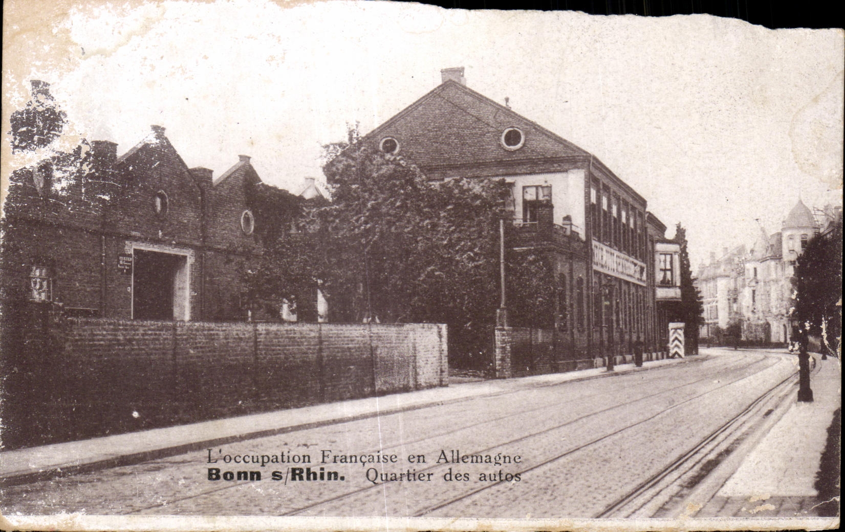 CPA L occupation Francaise en Allemagne Bonn S Rhin Quqrtier des autos